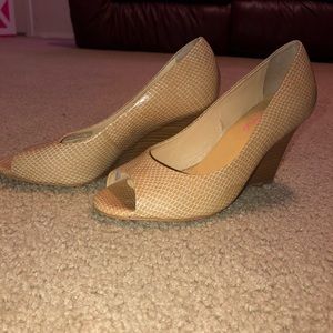 Gianni Bini tan colored wedges